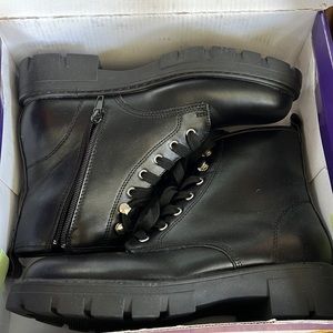 Steve Madden 8.5 combat boot
